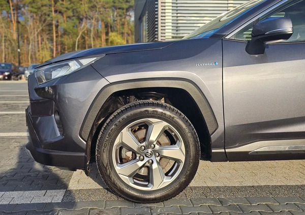 Toyota RAV4 cena 93900 przebieg: 178992, rok produkcji 2019 z Szlichtyngowa małe 742